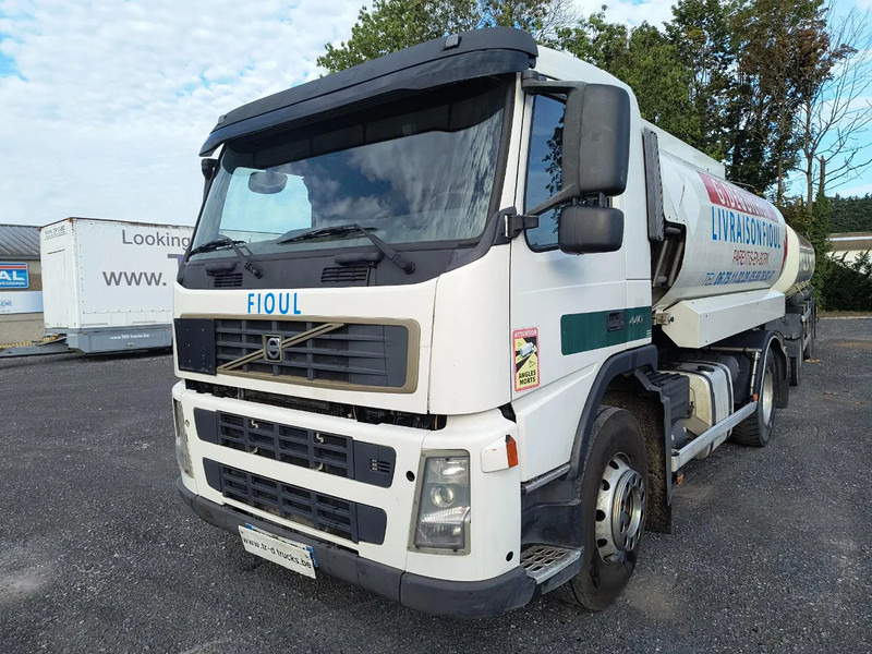 Volvo FM 440 13000L FUEL / CARBURANT - 4 COMP - Autocisterna: foto 1 Volvo FM 440 13000L FUEL / CARBURANT - 4 COMP - Autocisterna: foto 1