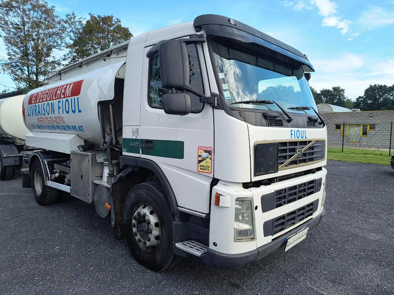 Volvo FM 440 13000L FUEL / CARBURANT - 4 COMP - Autocisterna: foto 3 Volvo FM 440 13000L FUEL / CARBURANT - 4 COMP - Autocisterna: foto 3