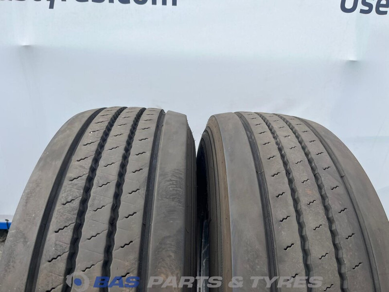 BARUM Barum 315/70R22.5 BF200 R 156/150 M+S 3PMSF gebruikte set - Riepa - Kravas automašīna: foto 2 BARUM Barum 315/70R22.5 BF200 R 156/150 M+S 3PMSF gebruikte set - Riepa - Kravas automašīna: foto 2