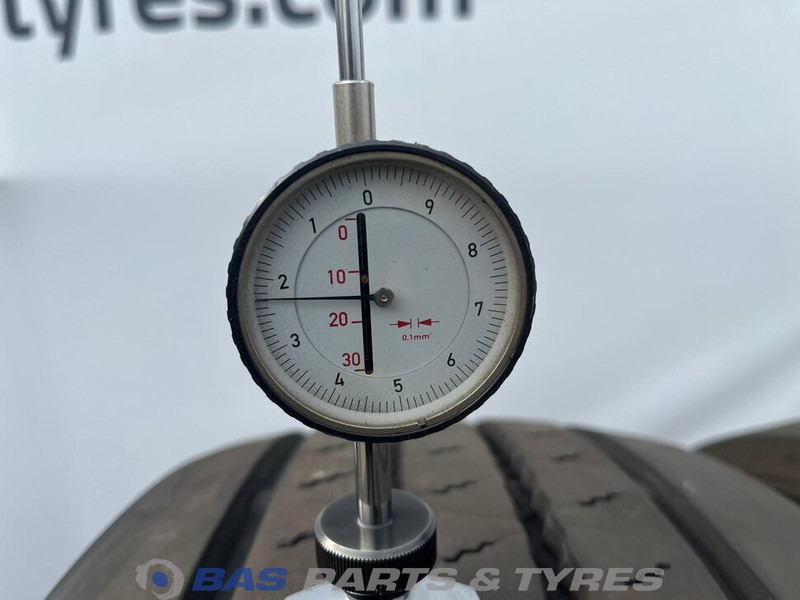 BARUM Barum 315/70R22.5 BF200 R 156/150 M+S 3PMSF gebruikte set - Riepa - Kravas automašīna: foto 3 BARUM Barum 315/70R22.5 BF200 R 156/150 M+S 3PMSF gebruikte set - Riepa - Kravas automašīna: foto 3