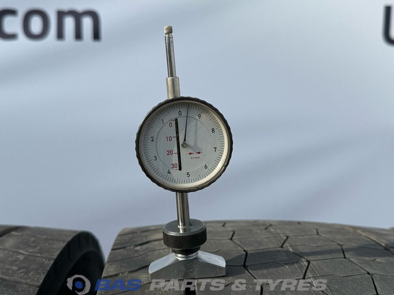 Bridgestone Bridgestone 315/70R22.5 Ecopia Drive Enliten 154/150 M+S 3PMSF gebruikte set - Riepa - Kravas automašīna: foto 3 Bridgestone Bridgestone 315/70R22.5 Ecopia Drive Enliten 154/150 M+S 3PMSF gebruikte set - Riepa - Kravas automašīna: foto 3