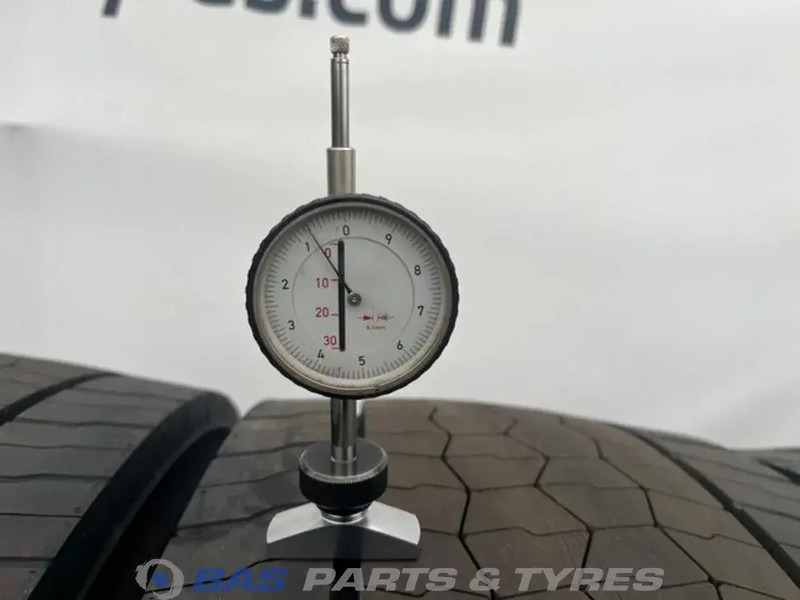 Bridgestone Bridgestone 315/70R22.5 Ecopia Drive Enliten 154/150 M+S 3PMSF gebruikte set - Riepa - Kravas automašīna: foto 3 Bridgestone Bridgestone 315/70R22.5 Ecopia Drive Enliten 154/150 M+S 3PMSF gebruikte set - Riepa - Kravas automašīna: foto 3