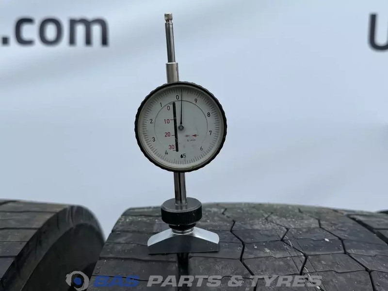 Bridgestone Bridgestone 315/80R22.5 Ecopia Drive Enliten 154/150 M+S 3PMSF gebruikte set - Riepa - Kravas automašīna: foto 3 Bridgestone Bridgestone 315/80R22.5 Ecopia Drive Enliten 154/150 M+S 3PMSF gebruikte set - Riepa - Kravas automašīna: foto 3