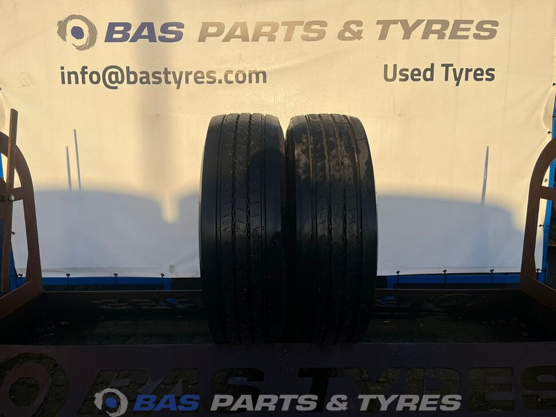 Continental Continental 315/70R22.5 Hybrid HS3+ 156/150 M+S 3PMSF gebruikte set - Riepa - Kravas automašīna: foto 1 Continental Continental 315/70R22.5 Hybrid HS3+ 156/150 M+S 3PMSF gebruikte set - Riepa - Kravas automašīna: foto 1