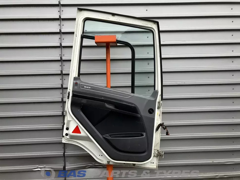 DAF CF Euro 6 - Durvis un rezerves daļas - Kravas automašīna: foto 2 DAF CF Euro 6 - Durvis un rezerves daļas - Kravas automašīna: foto 2