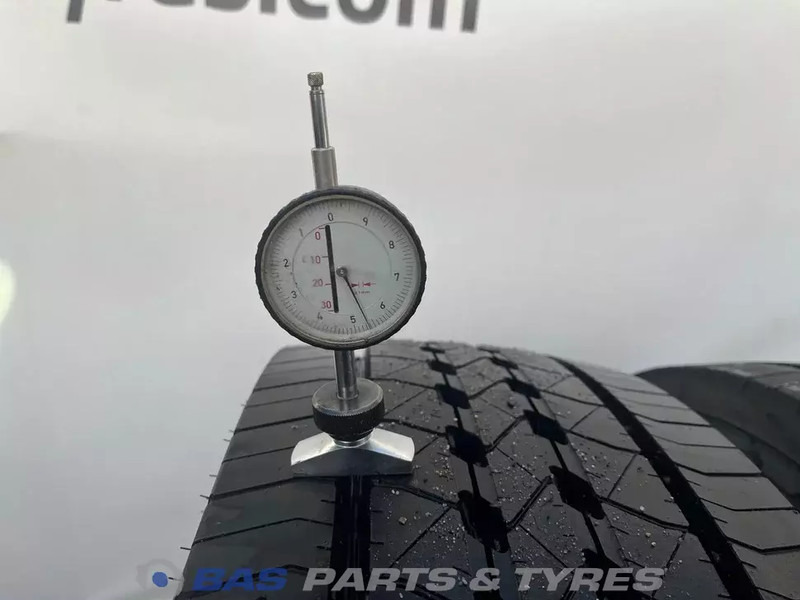 Goodyear Goodyear 295/80R22.5 KMAX S G2 154/149 M M+S 3PMSF gebruikte set - Riepa - Kravas automašīna: foto 3 Goodyear Goodyear 295/80R22.5 KMAX S G2 154/149 M M+S 3PMSF gebruikte set - Riepa - Kravas automašīna: foto 3