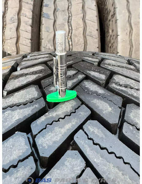 Goodyear Goodyear 295/80R22.5 Kmax D 152/148 K M+S 3PMSF gebruikte set - Riepa - Kravas automašīna: foto 3 Goodyear Goodyear 295/80R22.5 Kmax D 152/148 K M+S 3PMSF gebruikte set - Riepa - Kravas automašīna: foto 3