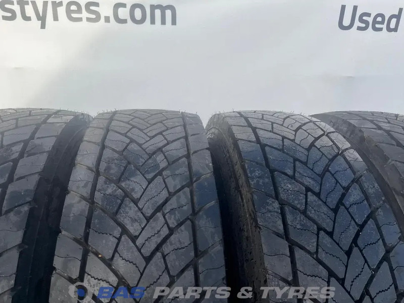 Goodyear Goodyear 295/80R22.5 Kmax D 152/148 K M+S 3PMSF gebruikte set - Riepa - Kravas automašīna: foto 2 Goodyear Goodyear 295/80R22.5 Kmax D 152/148 K M+S 3PMSF gebruikte set - Riepa - Kravas automašīna: foto 2