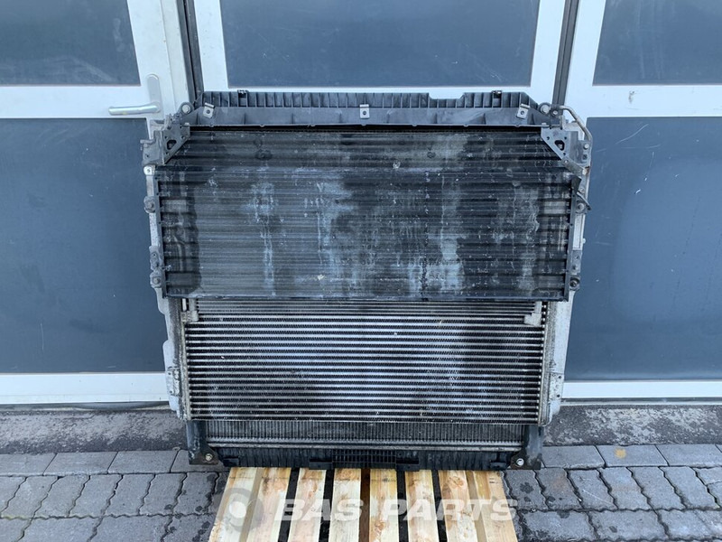 Mercedes-Benz Actros MP4 - Radiators - Kravas automašīna: foto 2 Mercedes-Benz Actros MP4 - Radiators - Kravas automašīna: foto 2
