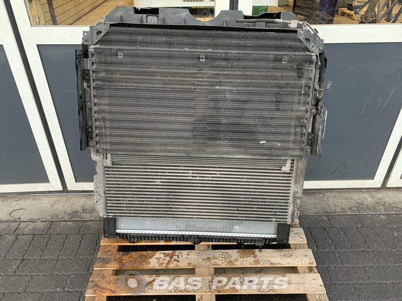 Mercedes-Benz Actros MP4 - Radiators - Kravas automašīna: foto 2 Mercedes-Benz Actros MP4 - Radiators - Kravas automašīna: foto 2