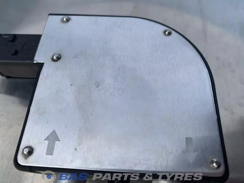 Mercedes-Benz Brandstoftank Mercedes 290 Liter A 009 542 81 18 - Degvielas tvertne - Kravas automašīna: foto 5 Mercedes-Benz Brandstoftank Mercedes 290 Liter A 009 542 81 18 - Degvielas tvertne - Kravas automašīna: foto 5