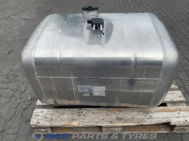 Mercedes-Benz Brandstoftank Mercedes 290 Liter A 960 470 00 04 - Degvielas tvertne - Kravas automašīna: foto 3 Mercedes-Benz Brandstoftank Mercedes 290 Liter A 960 470 00 04 - Degvielas tvertne - Kravas automašīna: foto 3
