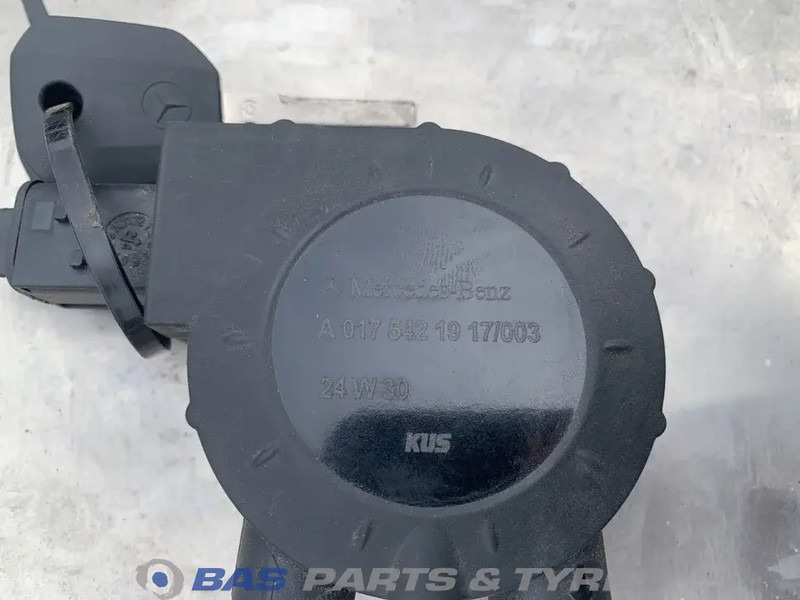 Mercedes-Benz Brandstoftank Mercedes 290 Liter A 960 470 00 04 - Degvielas tvertne - Kravas automašīna: foto 5 Mercedes-Benz Brandstoftank Mercedes 290 Liter A 960 470 00 04 - Degvielas tvertne - Kravas automašīna: foto 5