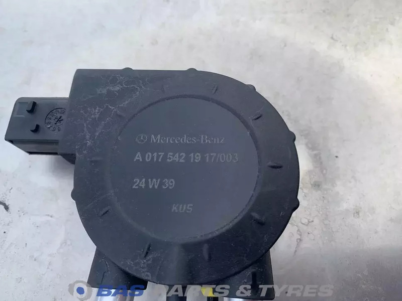 Mercedes-Benz Brandstoftank Mercedes 290 Liter A 960 470 00 04 - Degvielas tvertne - Kravas automašīna: foto 5 Mercedes-Benz Brandstoftank Mercedes 290 Liter A 960 470 00 04 - Degvielas tvertne - Kravas automašīna: foto 5