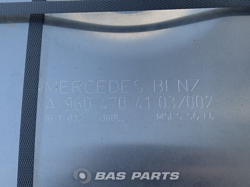 Mercedes-Benz Brandstoftank Mercedes 360 Liter A 960 470 51 04 - Degvielas tvertne - Kravas automašīna: foto 5 Mercedes-Benz Brandstoftank Mercedes 360 Liter A 960 470 51 04 - Degvielas tvertne - Kravas automašīna: foto 5