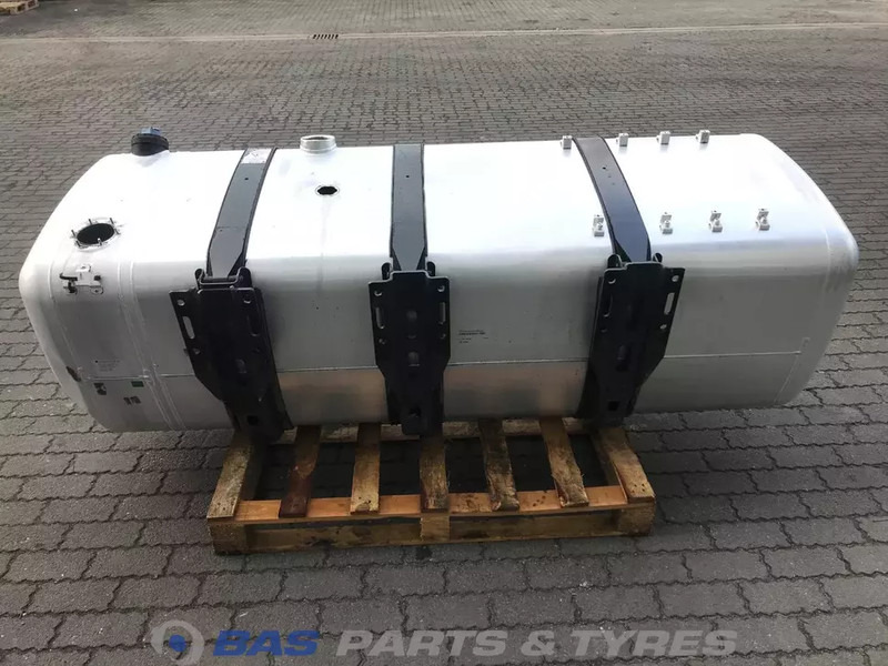 Mercedes-Benz Brandstoftank Mercedes 820 Liter A 960 470 34 01 - Degvielas tvertne - Kravas automašīna: foto 3 Mercedes-Benz Brandstoftank Mercedes 820 Liter A 960 470 34 01 - Degvielas tvertne - Kravas automašīna: foto 3