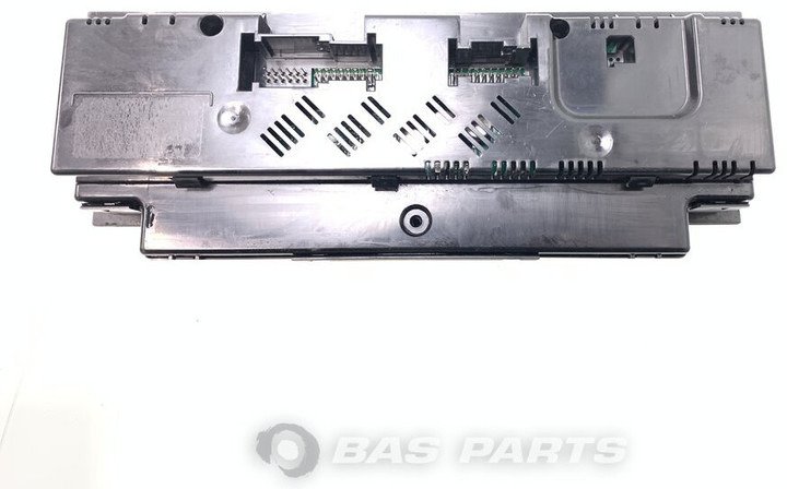 Mercedes-Benz - Mērinstrumentu panelis - Kravas automašīna: foto 2 Mercedes-Benz - Mērinstrumentu panelis - Kravas automašīna: foto 2