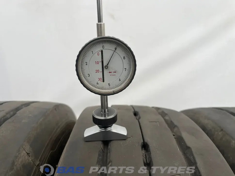 Michelin Michelin 205/65R17.5 X Multi T2 132/130 J M+S 3PMSF gebruikte set - Riepa - Kravas automašīna: foto 3 Michelin Michelin 205/65R17.5 X Multi T2 132/130 J M+S 3PMSF gebruikte set - Riepa - Kravas automašīna: foto 3