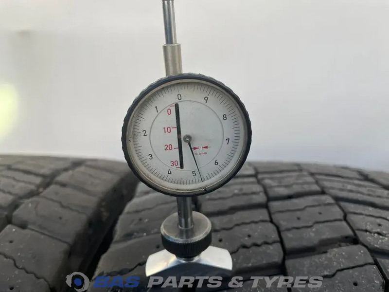 Michelin Michelin 315/70R22.5 X MULTI D 154/150 M+S 3PMSF gebruikte set - Riepa - Kravas automašīna: foto 3 Michelin Michelin 315/70R22.5 X MULTI D 154/150 M+S 3PMSF gebruikte set - Riepa - Kravas automašīna: foto 3