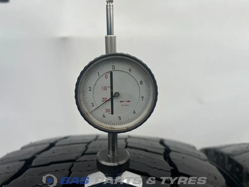 Michelin Remix Michelin Remix 295/60R22.5 X Multi D 150/147 M+S 3PMSF gebruikte set - Riepa - Kravas automašīna: foto 3 Michelin Remix Michelin Remix 295/60R22.5 X Multi D 150/147 M+S 3PMSF gebruikte set - Riepa - Kravas automašīna: foto 3