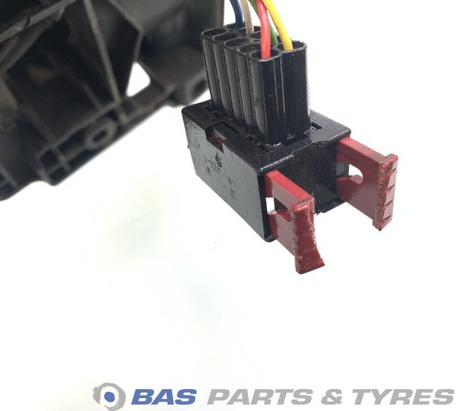 Renault Spiegel Renault 5010623246 - Logs un rezerves daļas - Kravas automašīna: foto 3 Renault Spiegel Renault 5010623246 - Logs un rezerves daļas - Kravas automašīna: foto 3