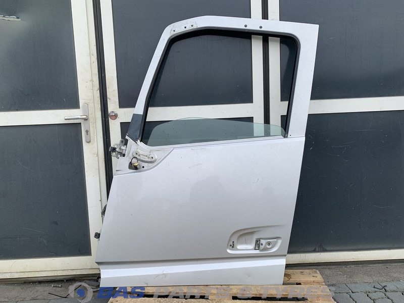 Volvo FH4 Portier Links Volvo 82183078 - Durvis un rezerves daļas - Kravas automašīna: foto 1 Volvo FH4 Portier Links Volvo 82183078 - Durvis un rezerves daļas - Kravas automašīna: foto 1