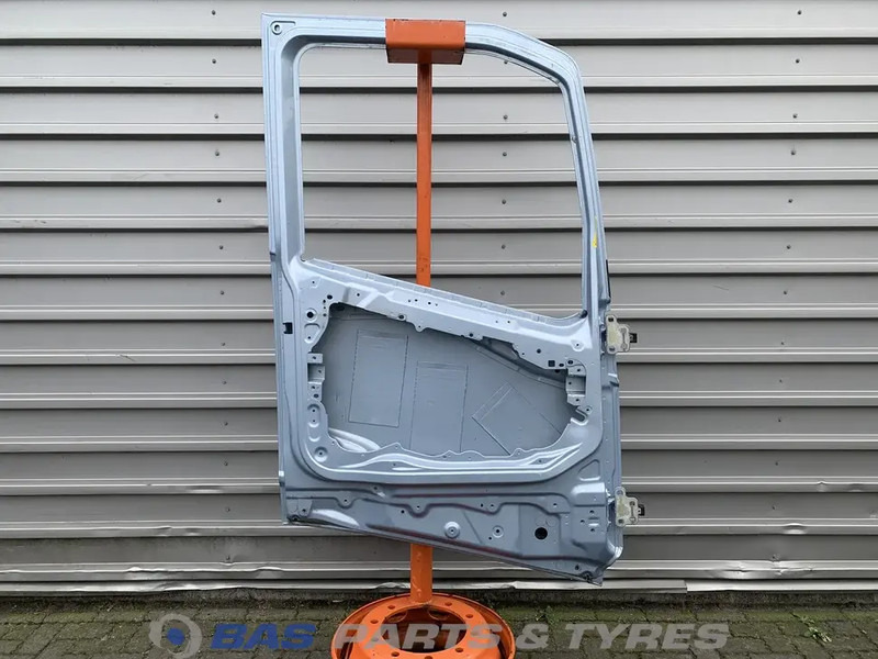 Volvo FH4 Portier Links Volvo 82183078 - Durvis un rezerves daļas - Kravas automašīna: foto 2 Volvo FH4 Portier Links Volvo 82183078 - Durvis un rezerves daļas - Kravas automašīna: foto 2