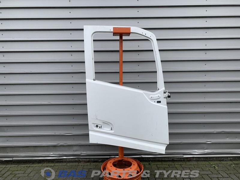 Volvo FH4 Portier Rechts Volvo 82183386 - Durvis un rezerves daļas - Kravas automašīna: foto 1 Volvo FH4 Portier Rechts Volvo 82183386 - Durvis un rezerves daļas - Kravas automašīna: foto 1