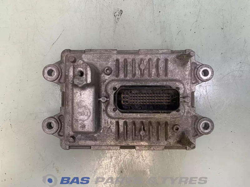 Volvo  - Elektroniskais vadības bloks (ECU) - Kravas automašīna: foto 2 Volvo  - Elektroniskais vadības bloks (ECU) - Kravas automašīna: foto 2