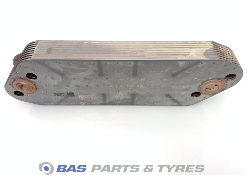 Volvo Oliekoeler Volvo 21370430 - Eļļas dzesētājs - Kravas automašīna: foto 1 Volvo Oliekoeler Volvo 21370430 - Eļļas dzesētājs - Kravas automašīna: foto 1