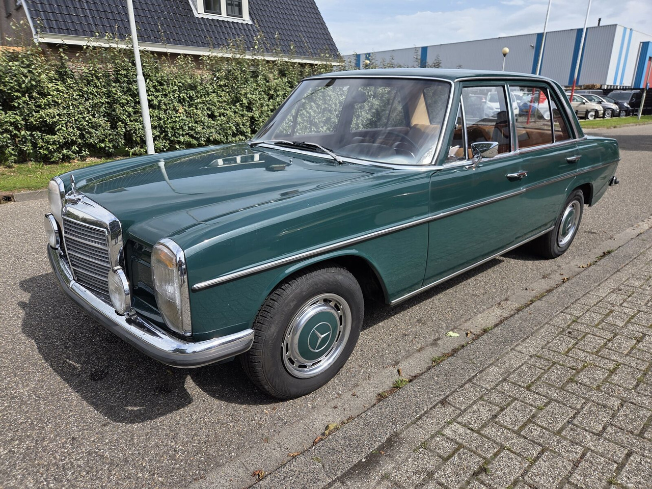 Mercedes-Benz 220 (W115) auto - Vieglā automašīna: foto 1 Mercedes-Benz 220 (W115) auto - Vieglā automašīna: foto 1