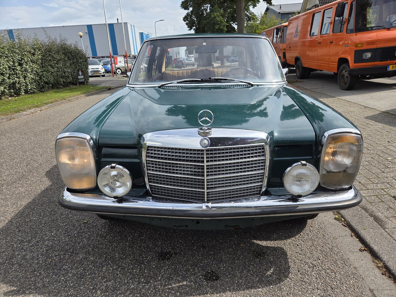 Mercedes-Benz 220 (W115) sedan - Sedans: foto 2 Mercedes-Benz 220 (W115) sedan - Sedans: foto 2