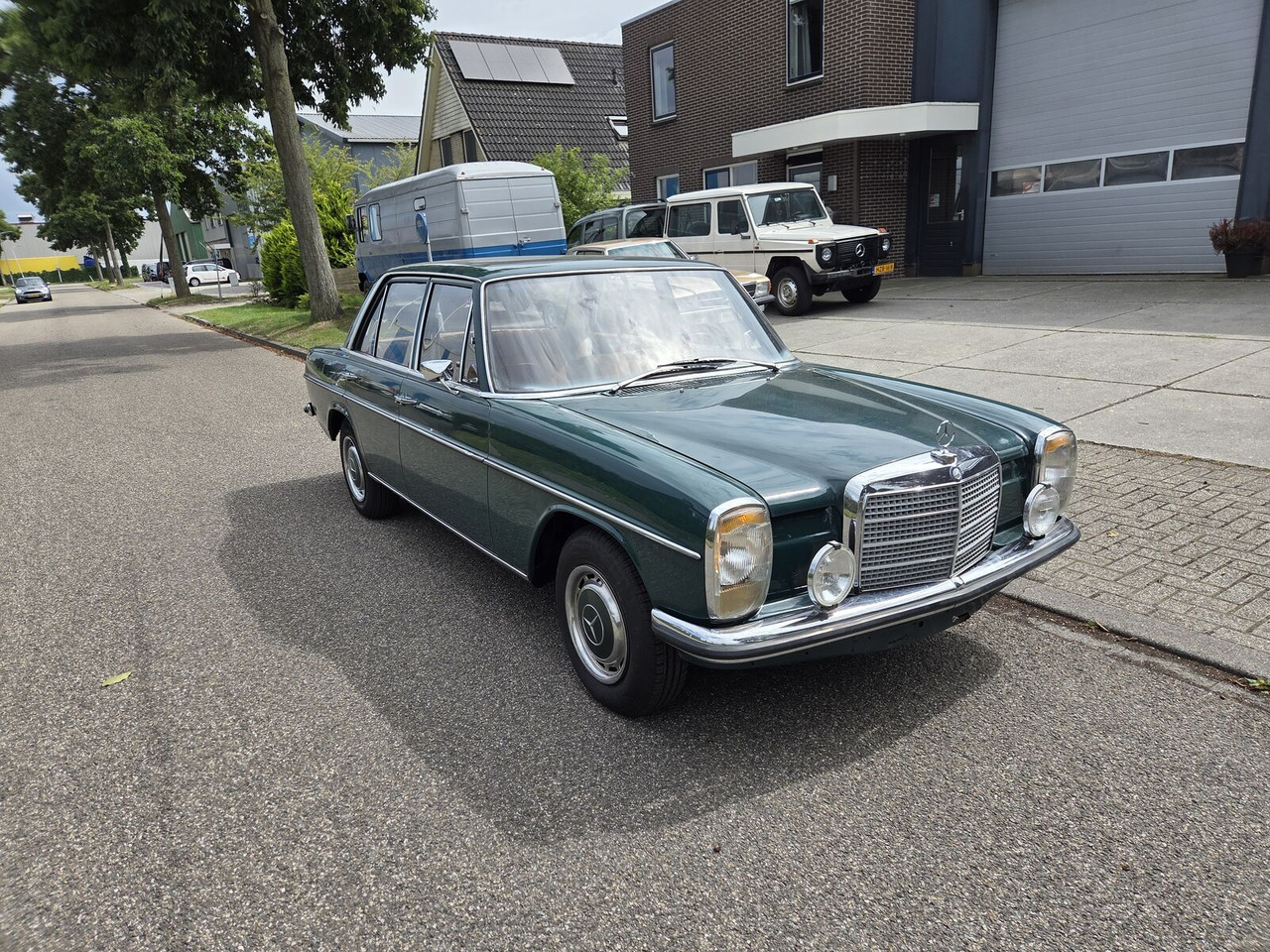 Mercedes-Benz 220 (W115) sedan - Sedans: foto 1 Mercedes-Benz 220 (W115) sedan - Sedans: foto 1