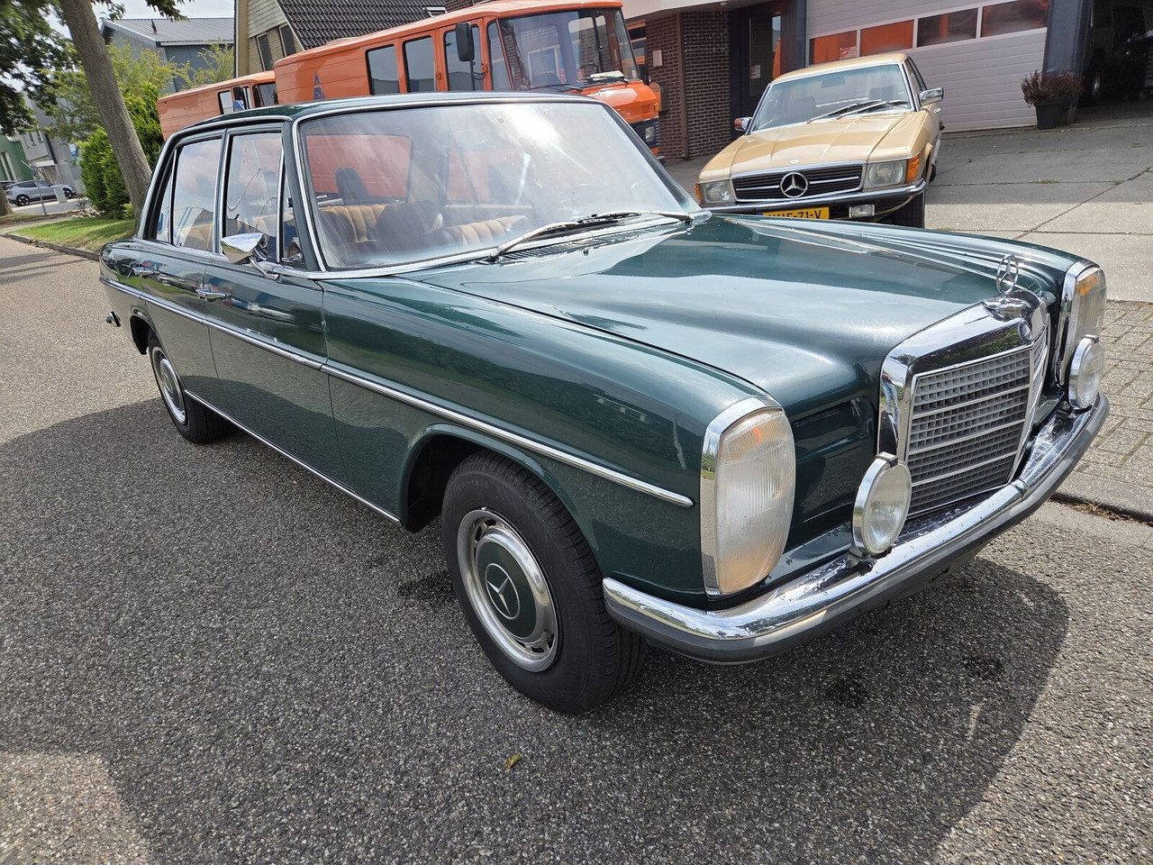 Mercedes-Benz 220 (W115) sedan - Sedans: foto 3 Mercedes-Benz 220 (W115) sedan - Sedans: foto 3