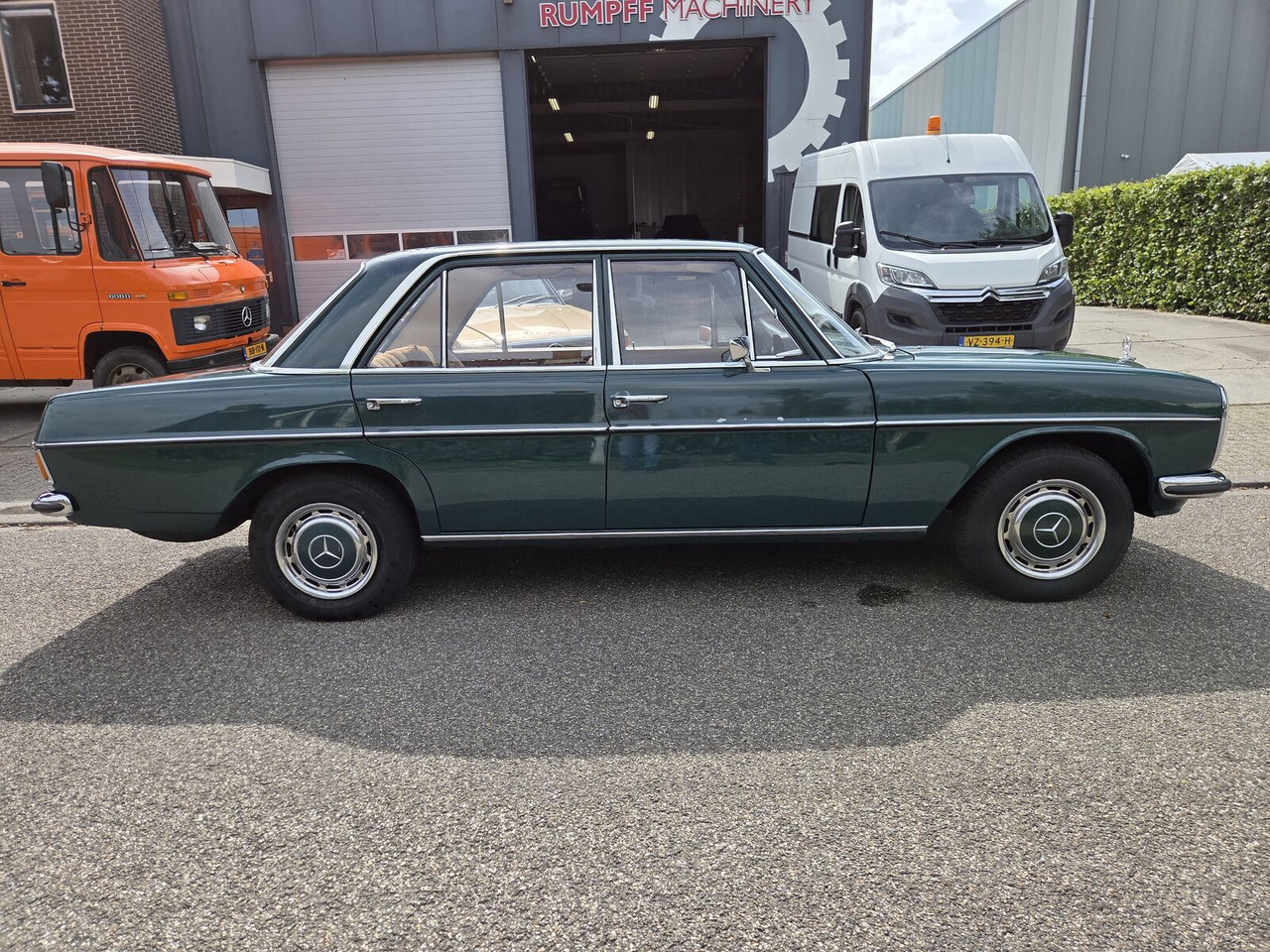 Mercedes-Benz 220 (W115) sedan - Sedans: foto 4 Mercedes-Benz 220 (W115) sedan - Sedans: foto 4