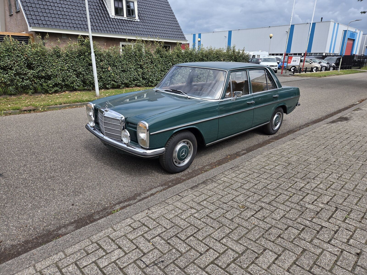 Mercedes-Benz 220 (W115) sedan - Sedans: foto 4 Mercedes-Benz 220 (W115) sedan - Sedans: foto 4