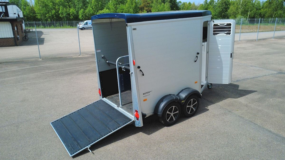Humbaur Notos Alu - Zirgu piekabe: foto 4 Humbaur Notos Alu - Zirgu piekabe: foto 4