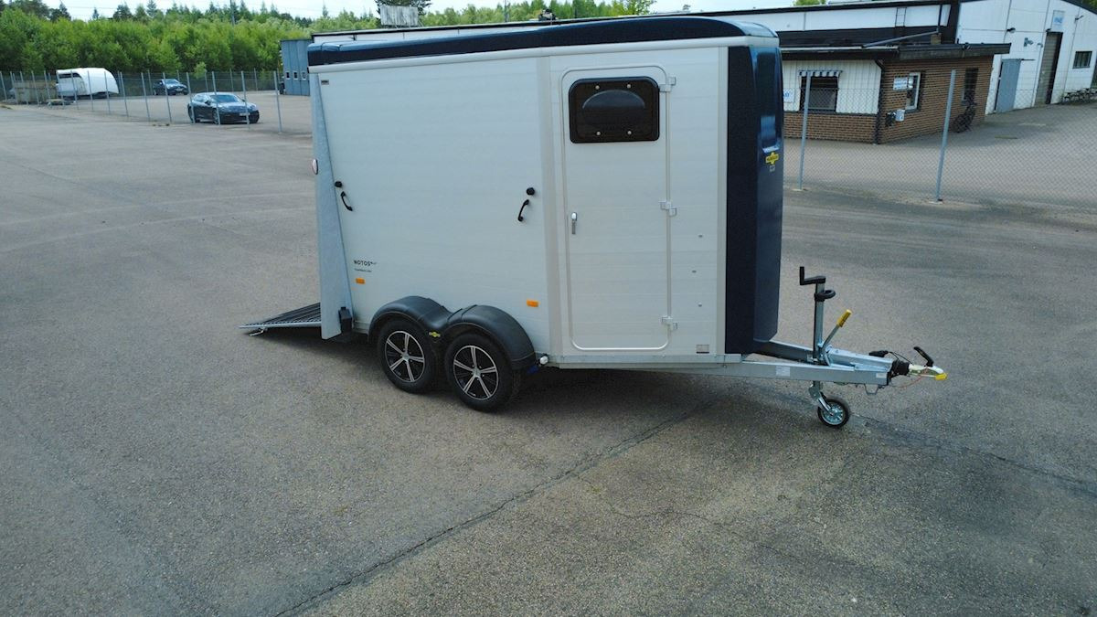 Humbaur Notos Alu - Zirgu piekabe: foto 3 Humbaur Notos Alu - Zirgu piekabe: foto 3