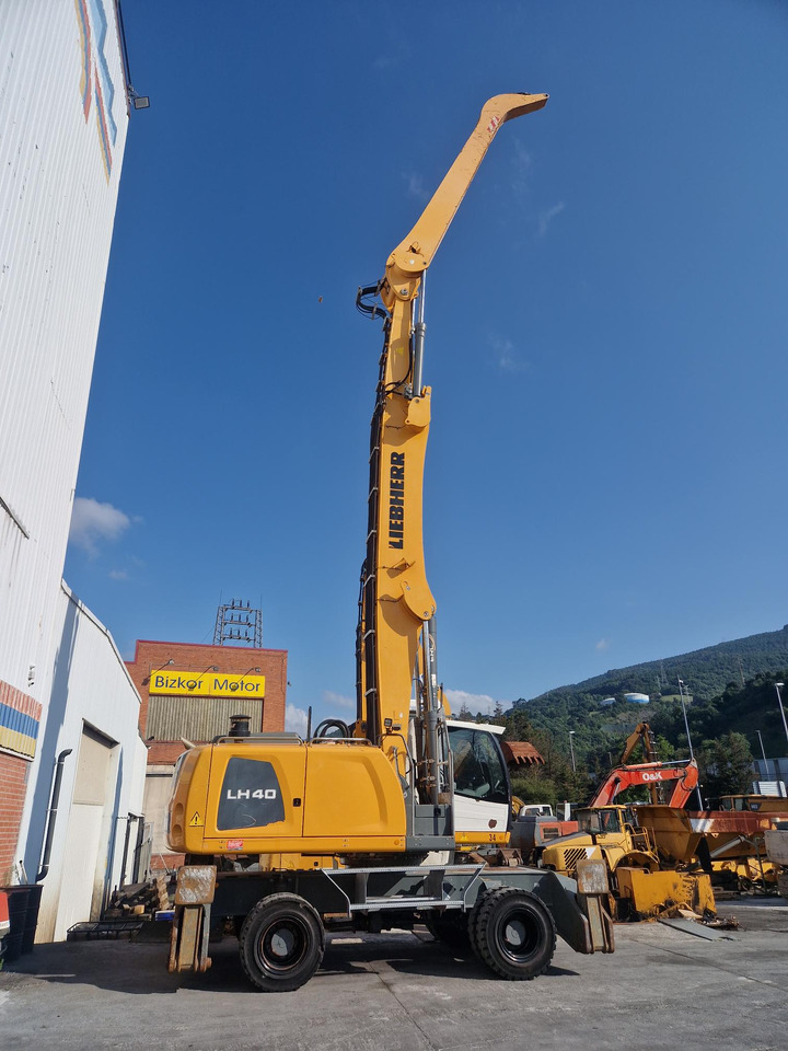 LIEBHERR LH40M - Atkritumu iekrāvējs: foto 1 LIEBHERR LH40M - Atkritumu iekrāvējs: foto 1