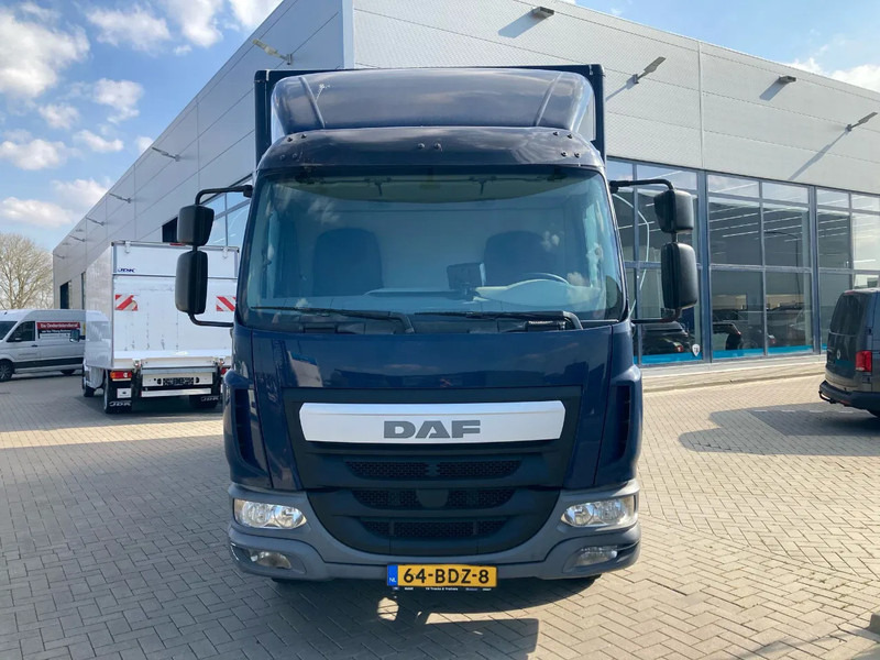 DAF LF 210 Day Cab, Plywood Box, Zijdeur, Laadklep - Kravas automašīna ar slēgto virsbūvi: foto 2 DAF LF 210 Day Cab, Plywood Box, Zijdeur, Laadklep - Kravas automašīna ar slēgto virsbūvi: foto 2