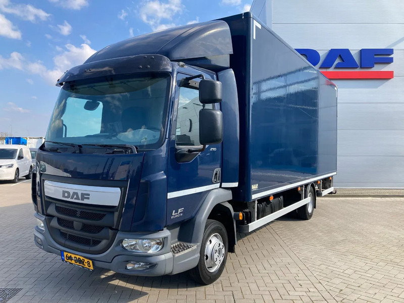 DAF LF 210 Day Cab, Plywood Box, Zijdeur, Laadklep - Kravas automašīna ar slēgto virsbūvi: foto 1 DAF LF 210 Day Cab, Plywood Box, Zijdeur, Laadklep - Kravas automašīna ar slēgto virsbūvi: foto 1