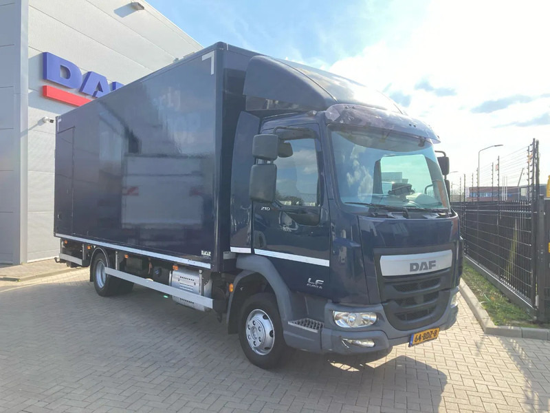 DAF LF 210 Day Cab, Plywood Box, Zijdeur, Laadklep - Kravas automašīna ar slēgto virsbūvi: foto 3 DAF LF 210 Day Cab, Plywood Box, Zijdeur, Laadklep - Kravas automašīna ar slēgto virsbūvi: foto 3