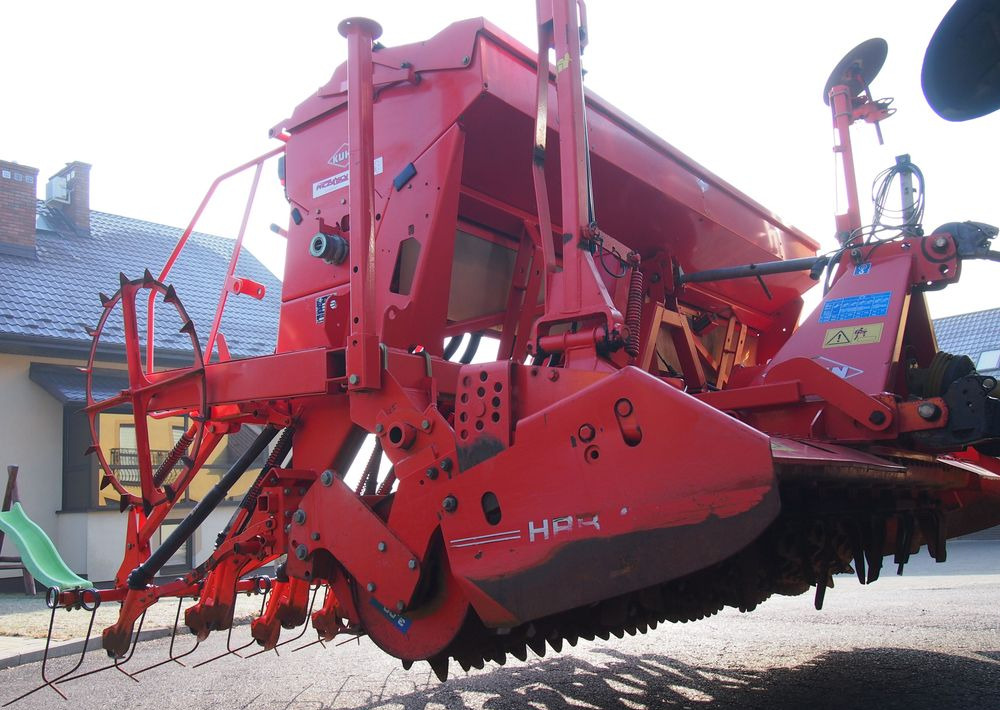 Agregat uprawowo-siewny Kuhn Kuhn HRB302D I INTEGRA 3000 2002 Brona wirowa + siewnik KUHN agregat uprawowo-siewny 3m - Kombinētā sējmašīna: foto 3 Agregat uprawowo-siewny Kuhn Kuhn HRB302D I INTEGRA 3000 2002 Brona wirowa + siewnik KUHN agregat uprawowo-siewny 3m - Kombinētā sējmašīna: foto 3