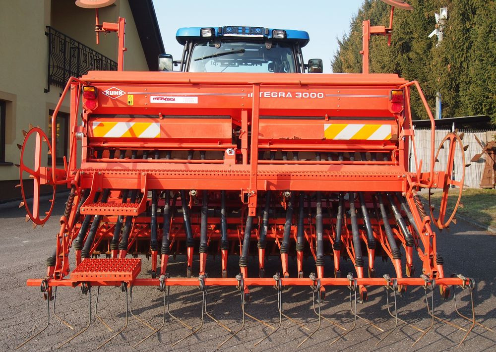 Kombinētā sējmašīna Agregat uprawowo-siewny Kuhn Kuhn HRB302D I INTEGRA 3000 2002 Brona wirowa + siewnik KUHN agregat uprawowo-siewny 3m: foto 8 Kombinētā sējmašīna Agregat uprawowo-siewny Kuhn Kuhn HRB302D I INTEGRA 3000 2002 Brona wirowa + siewnik KUHN agregat uprawowo-siewny 3m: foto 8
