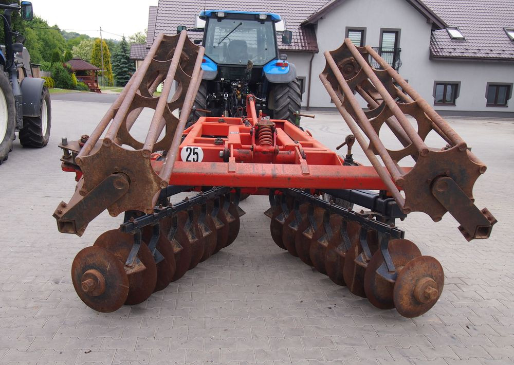 Brona talerzowa GREGOIRE-BESSON talerzówka 3,5m Brona talerzowa 3,5m z wałem - Disku ecēša: foto 4 Brona talerzowa GREGOIRE-BESSON talerzówka 3,5m Brona talerzowa 3,5m z wałem - Disku ecēša: foto 4