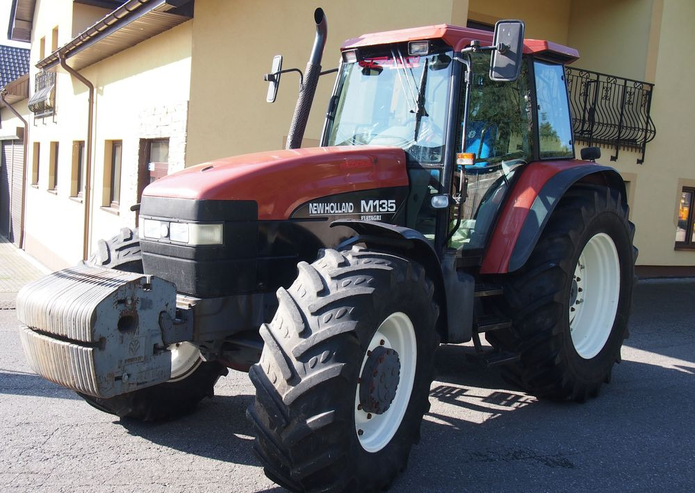 Ciągnik New Holland NH M 135 1998 NEW HOLLAND TM M135 - Traktors: foto 2 Ciągnik New Holland NH M 135 1998 NEW HOLLAND TM M135 - Traktors: foto 2