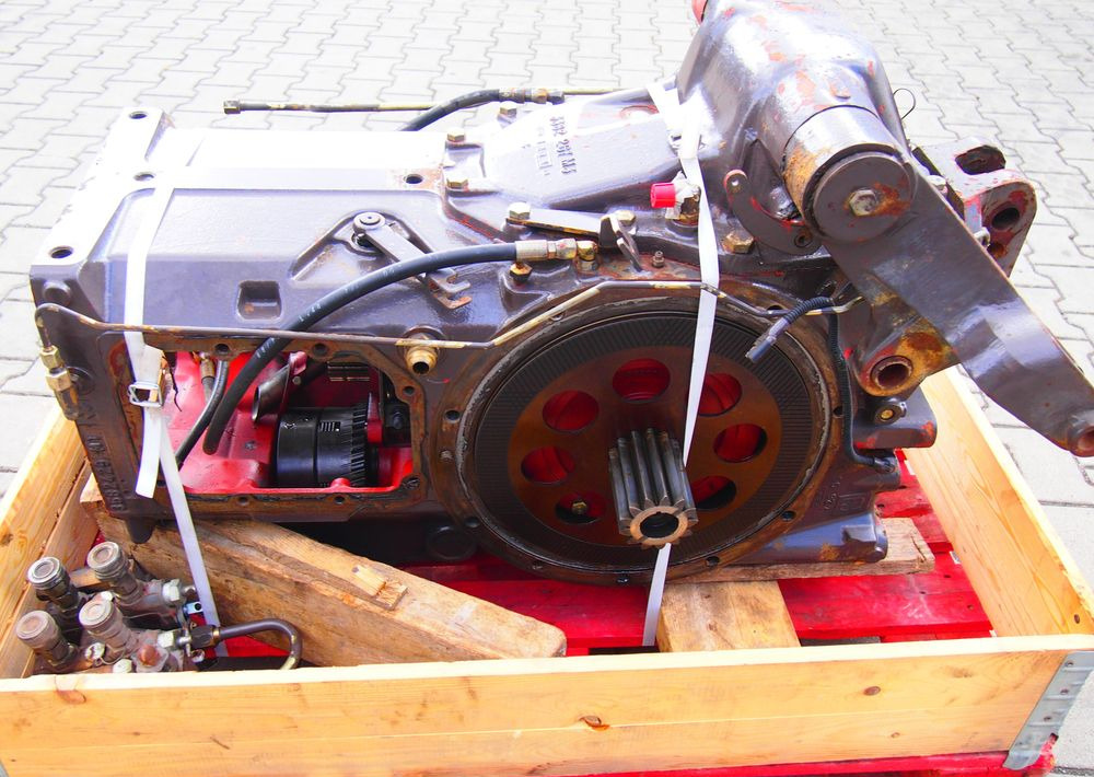 Części do Ciągnika Massey Ferguson MF 3000, 6000 Tylny most z podnośnikiem od MF 3000, 6000 - Aizmugurējā ass - Lauksaimniecības tehnika: foto 2 Części do Ciągnika Massey Ferguson MF 3000, 6000 Tylny most z podnośnikiem od MF 3000, 6000 - Aizmugurējā ass - Lauksaimniecības tehnika: foto 2