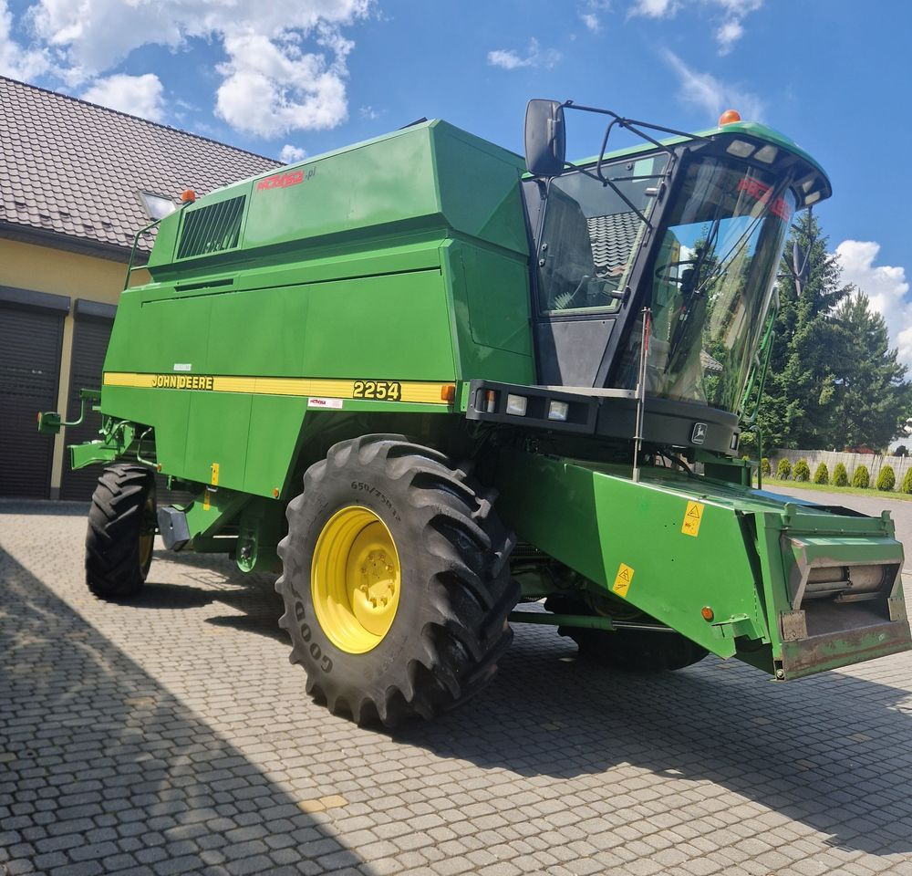 Kombajn zbożawy John deere 2254 2000 Kombajn John Deere JD - Labības kombains: foto 1 Kombajn zbożawy John deere 2254 2000 Kombajn John Deere JD - Labības kombains: foto 1