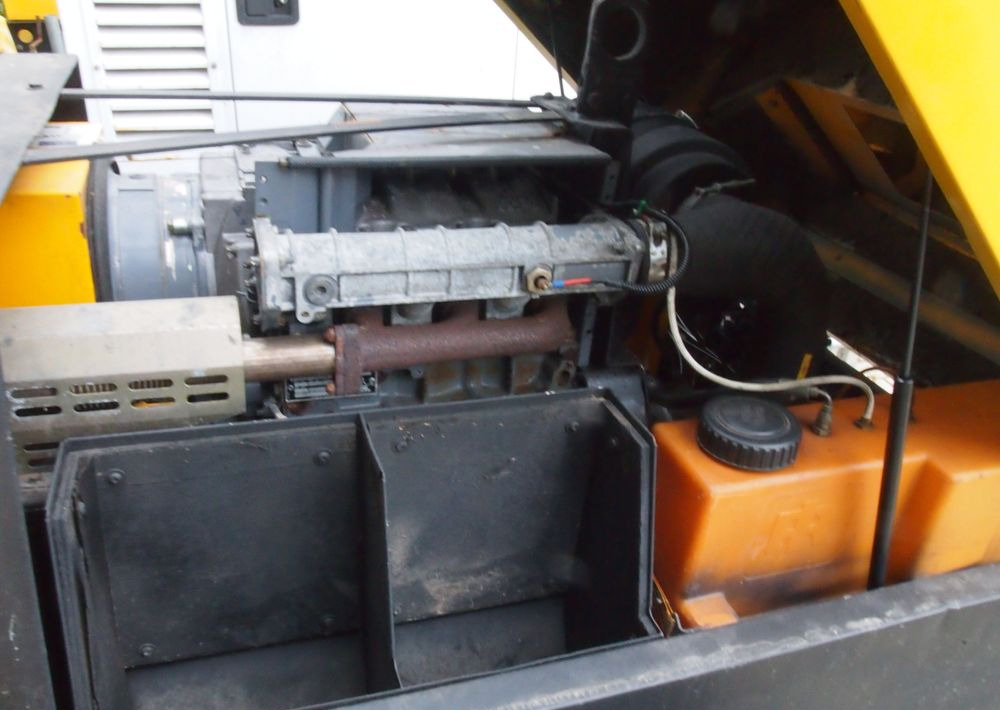 Kompresor Ingersoll Rand IR P130WD 2000 Kompresor Ingersoll Rand P130WD 30 kW - Gaisa kompresors: foto 4 Kompresor Ingersoll Rand IR P130WD 2000 Kompresor Ingersoll Rand P130WD 30 kW - Gaisa kompresors: foto 4