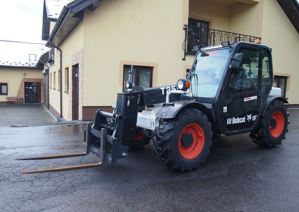 Teleskopiskais iekrāvējs Ładowarka teleskopowa Bobcat T2556 2005 Ładowarka teleskopowa BOBCAT: foto 9